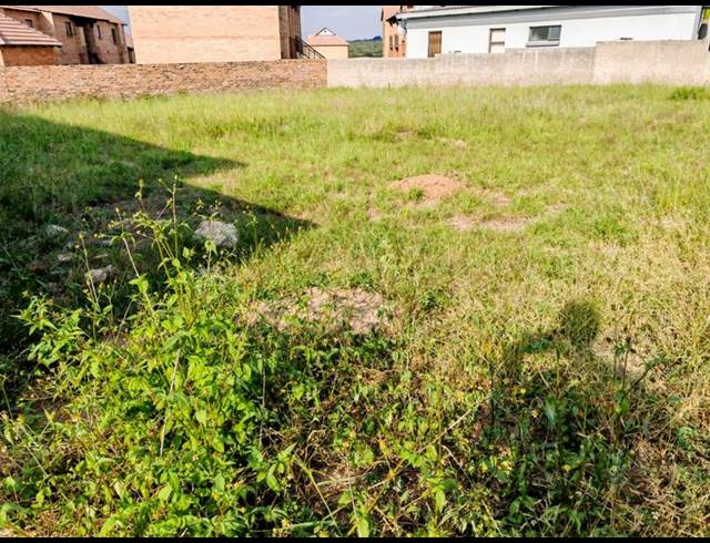 LAND FOR SALE IN WOODHILL ESTATE